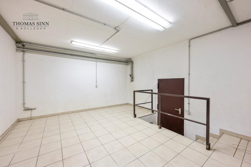 UG: Keller mit Zugang zur Tiefgarage