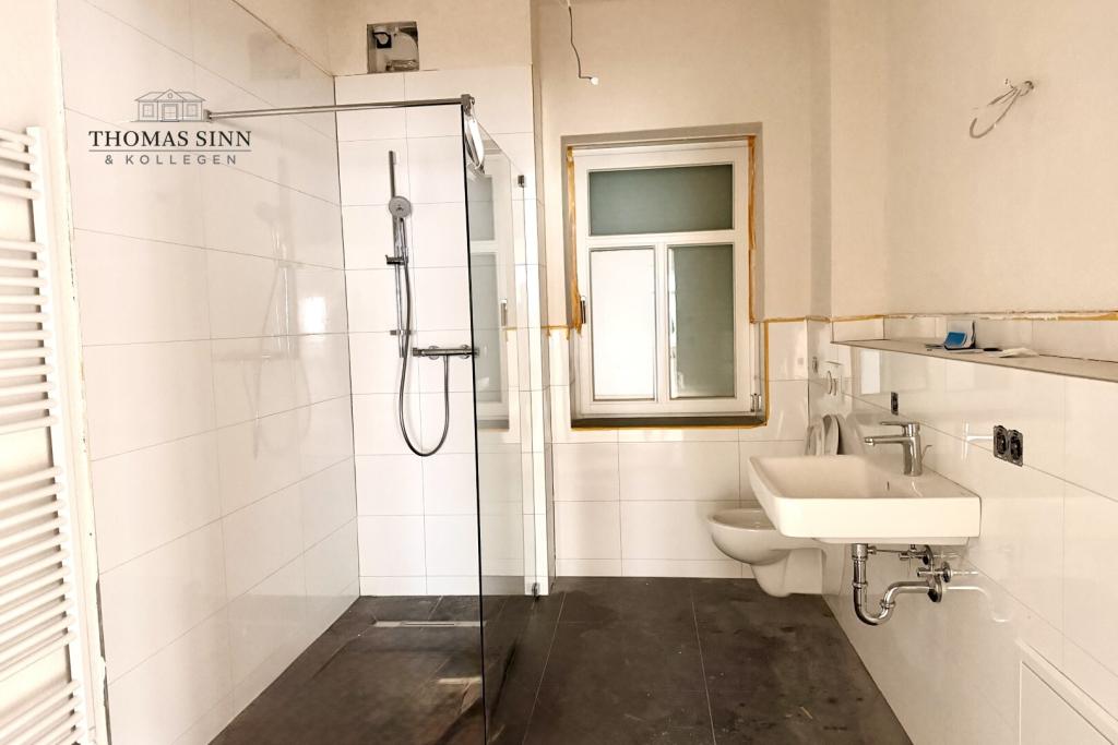 Charmante 3,5-Zimmer Hochparterre-Wohnung mit Terrasse & Fachwerkflair im kernsanierten Denkmal - Foto 1
