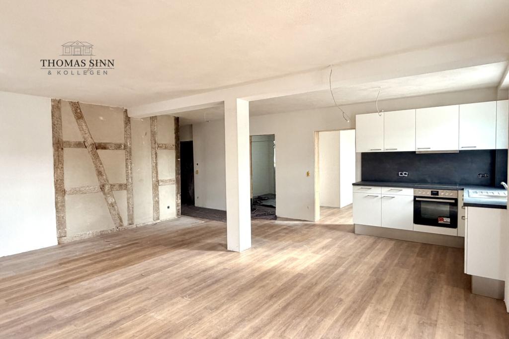 Besonderes Wohngefühl garantiert – 3,5-Zimmer Wohnung im 1. OG mit Balkon & historischem Charme - Foto 4