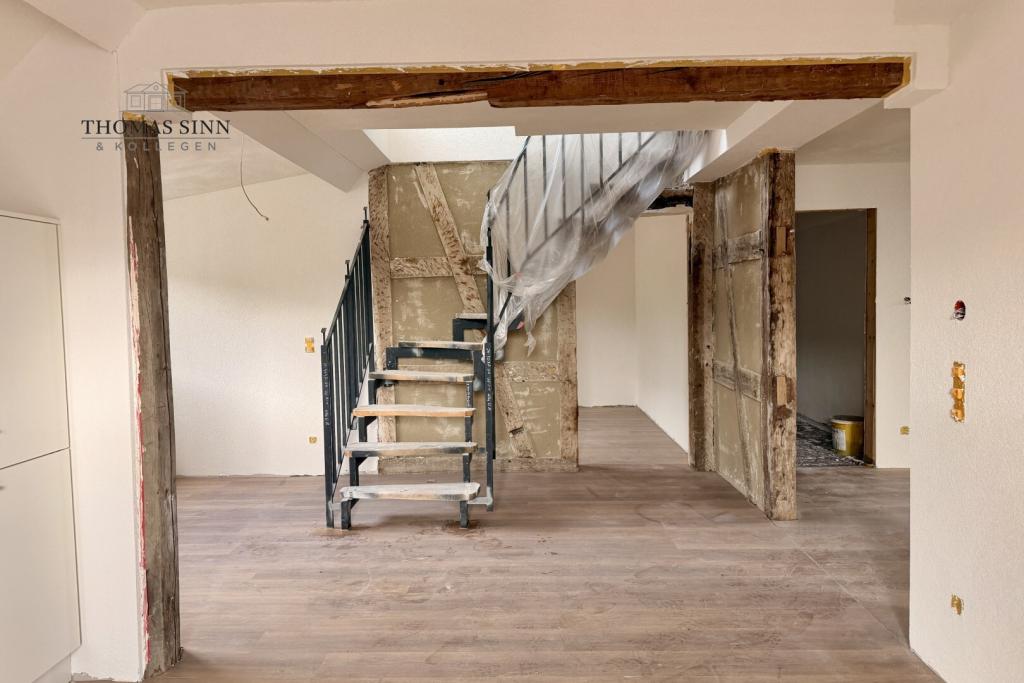 Großzügiges Wohnen auf zwei Ebenen – 5,5-Zimmer Maisonette Wohnung mit Dachterrasse & Fachwerk - Foto 1