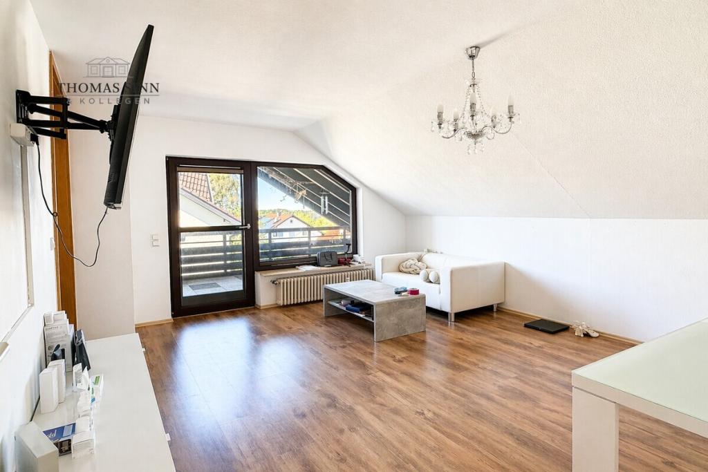 Wohnen im Grünen: Dachgeschosswohnung mit zwei Balkonen in Prevorst - Photo 3