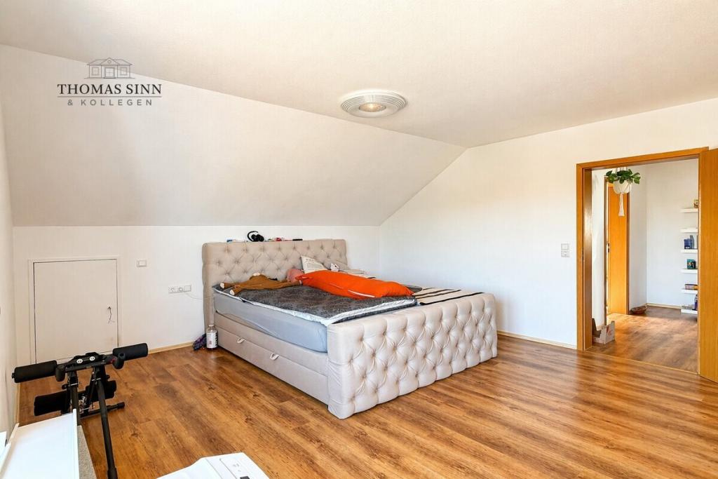 Wohnen im Grünen: Dachgeschosswohnung mit zwei Balkonen in Prevorst - Photo 4