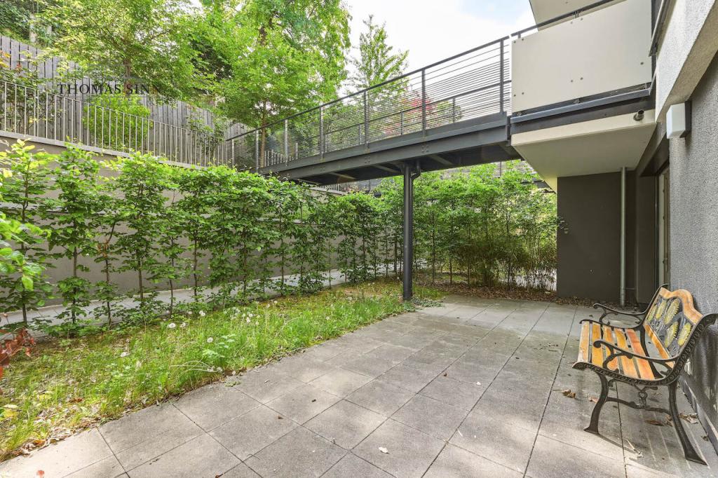 Neuwertige 3,5-Zimmer-Wohnung im EG mit ruhiger Terrasse und TG-Stellplatz bei Uhlandshöhe/Gänshaide - Photo 1