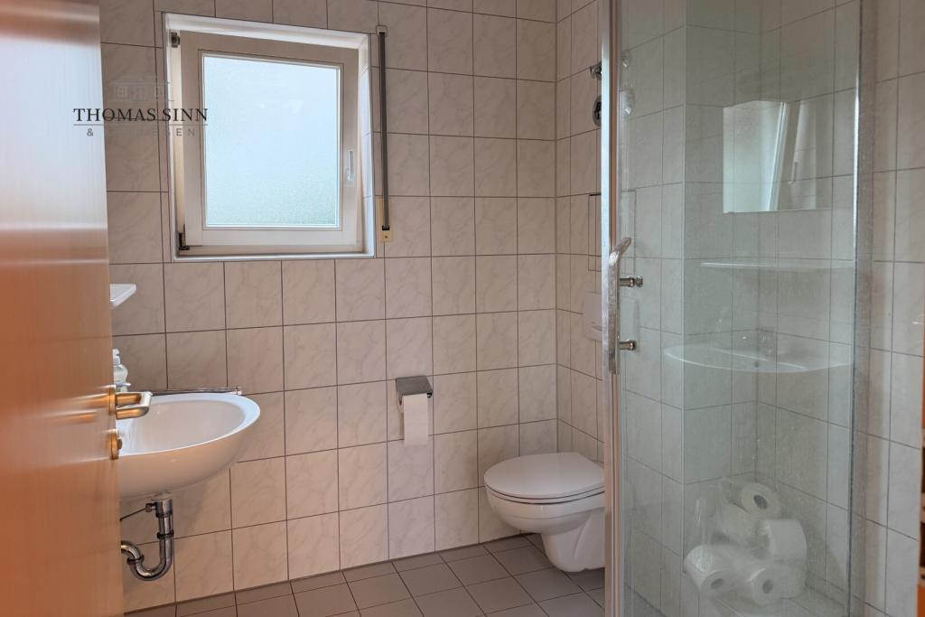 Gepflegte 2-Zimmer-EG-Wohnung mit Kfz-Außenstellplatz in zentraler Lage - Photo 5