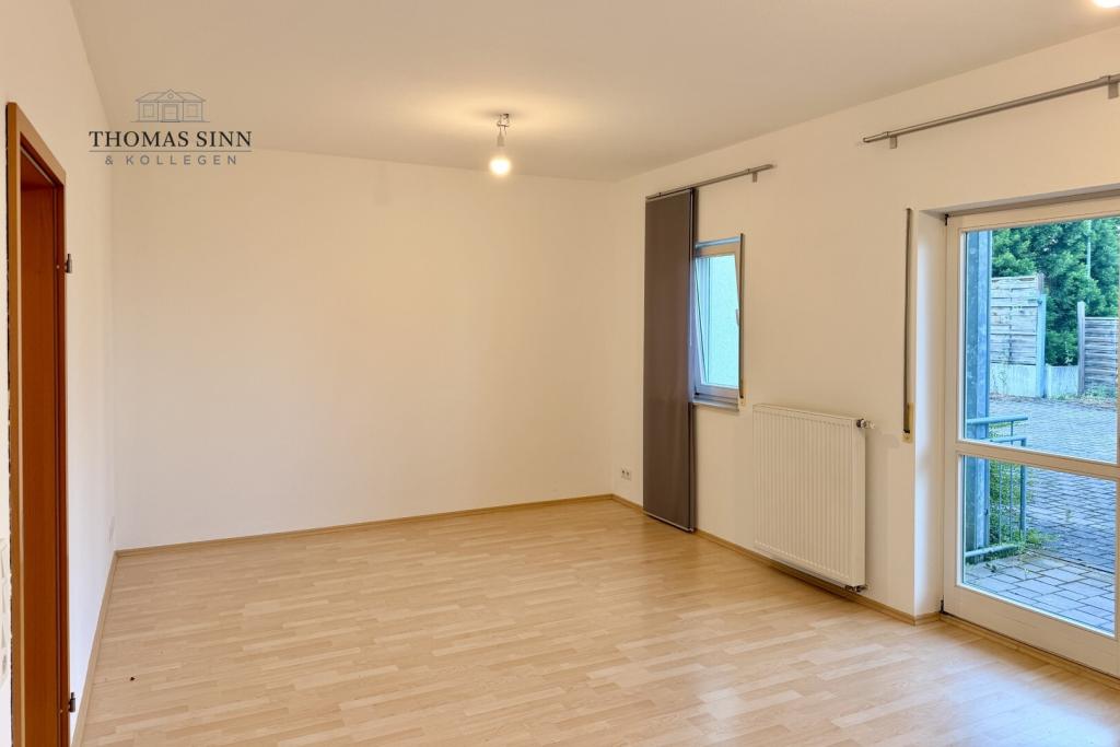 Gepflegte 2-Zimmer-EG-Wohnung mit Kfz-Außenstellplatz in zentraler Lage - Photo 2