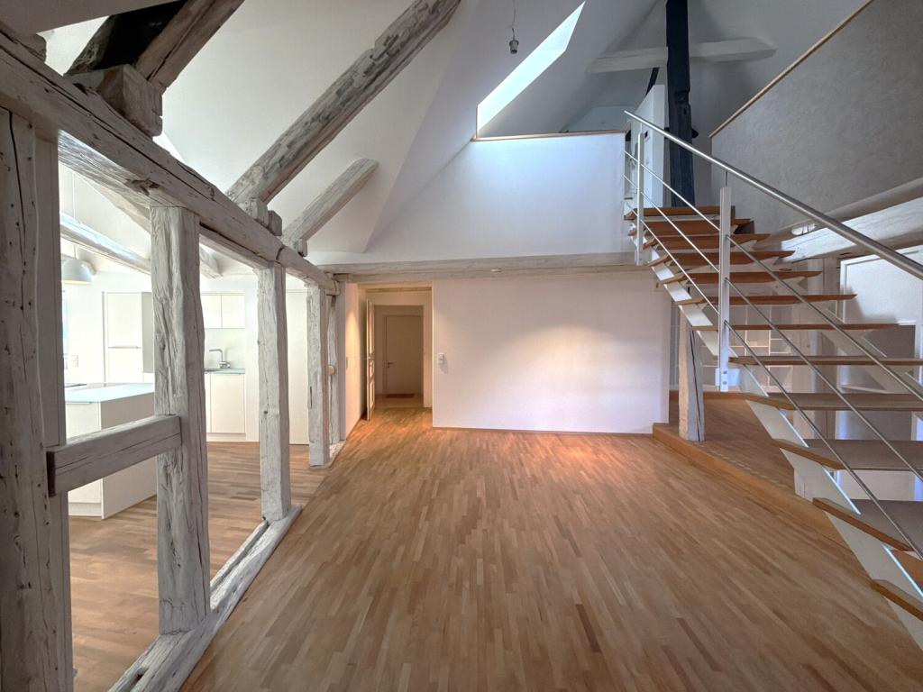 Lichtdurchflutetes Loft mit historischem Flair und komfortablem TG-Stellplatz - Foto 2