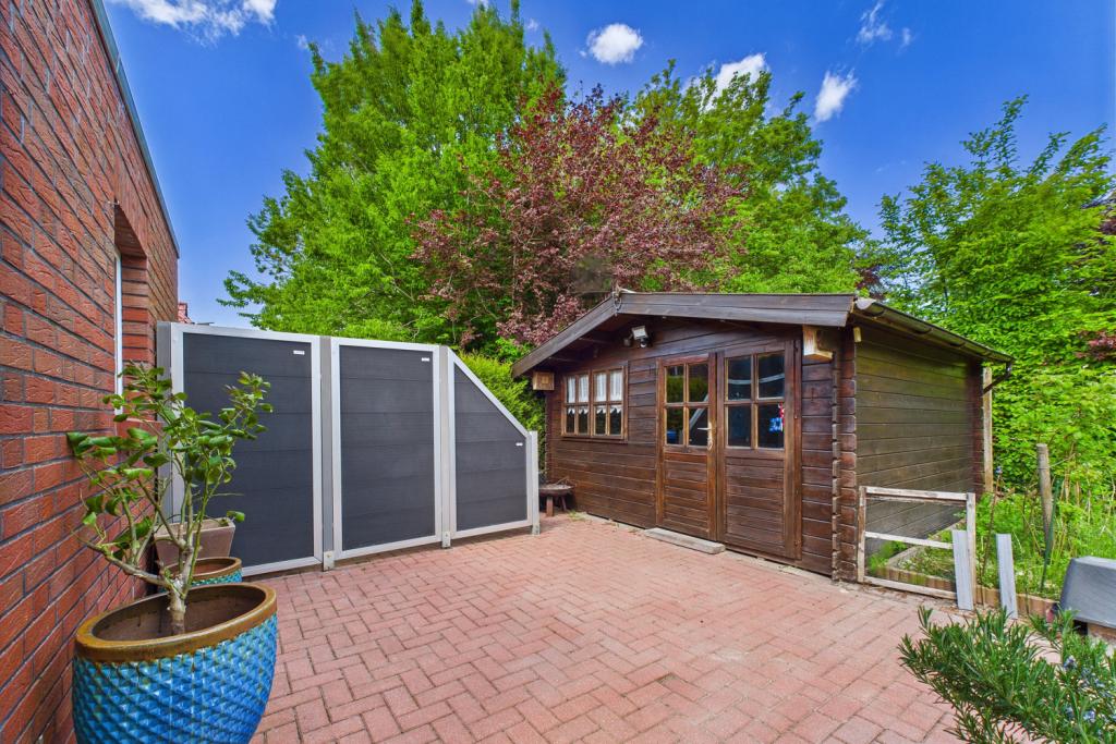 Terrasse/Gartenhaus