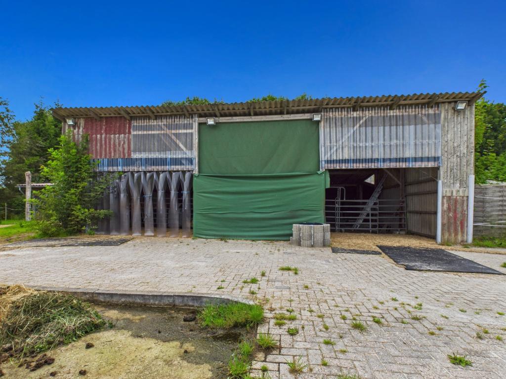 1. Offenstall 