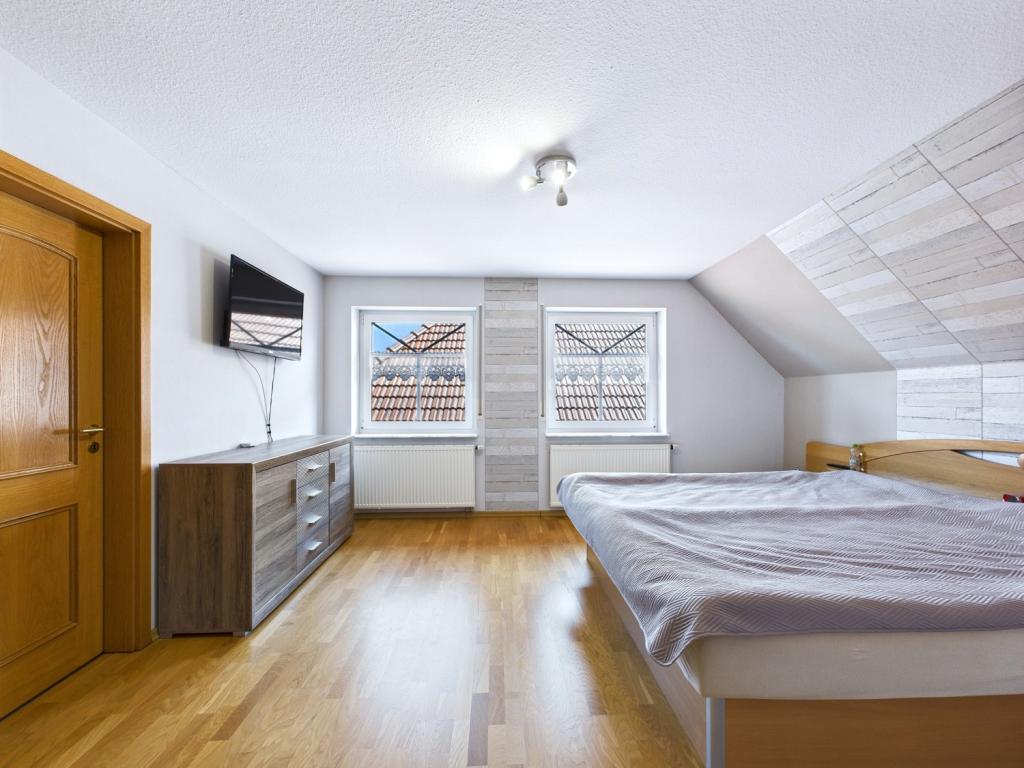 Schlafzimmer 1 DG