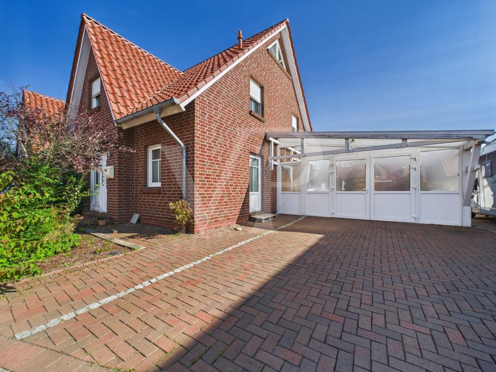 Auffahrt, Anbau / Garage
