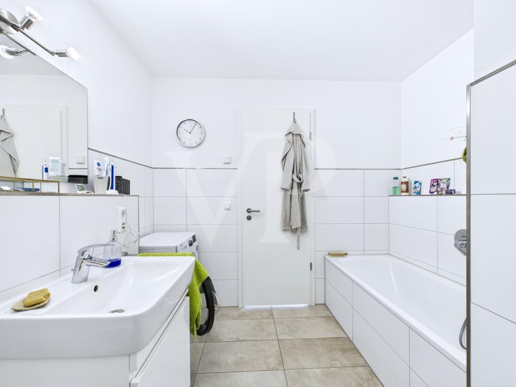 Attraktive Dachgeschosswohnung mit Balkon und Stellplatz in bester Lage von Wilhelmshaven - Heppens - Photo 4