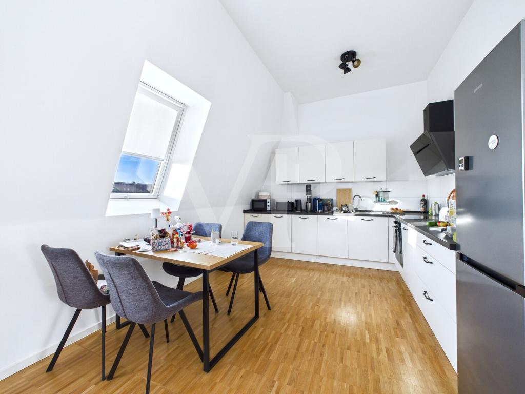 Attraktive Dachgeschosswohnung mit Balkon und Stellplatz in bester Lage von Wilhelmshaven - Heppens - Photo 3