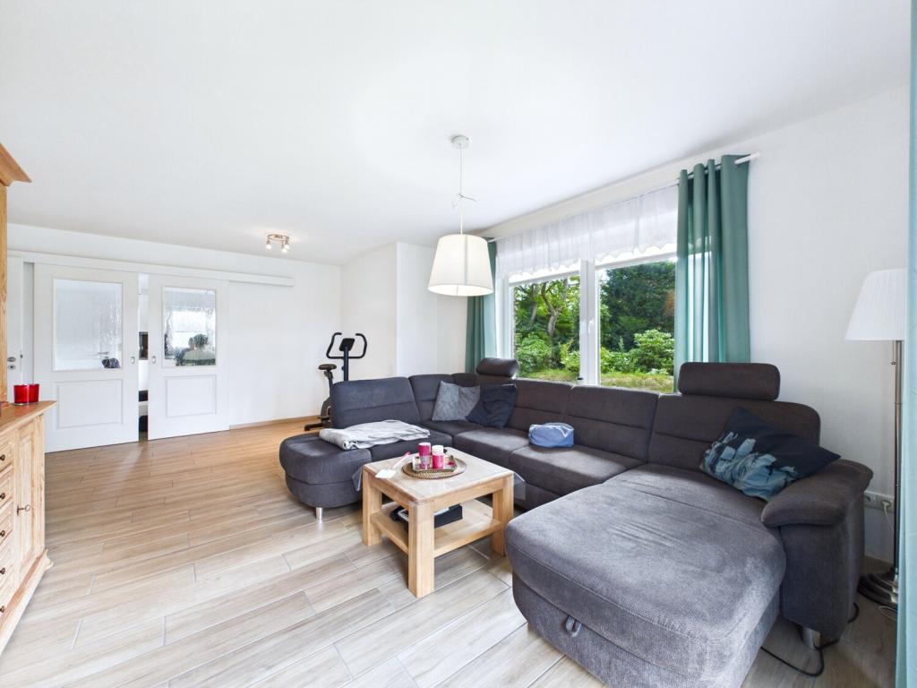 Neuwertiger Bungalow auf großem Grundstück mit Garage in Aurich-Schirum - Photo 1