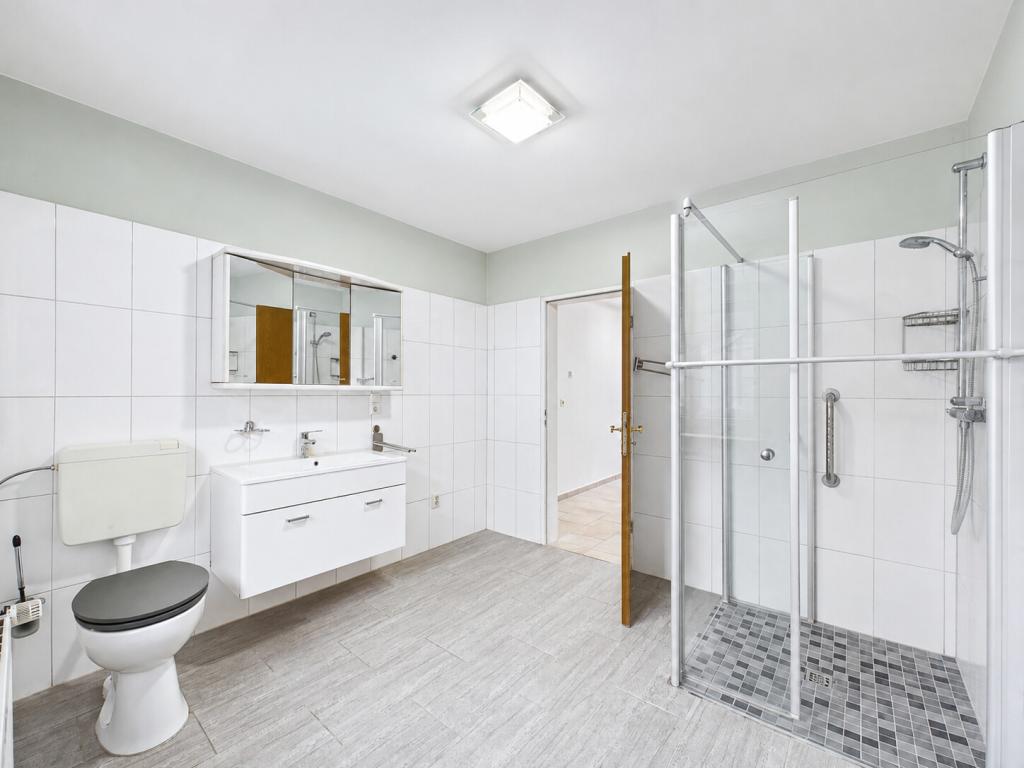 Zentral wohnen in Norden – gepflegter Bungalow mit Terrasse & Garage - Foto 5