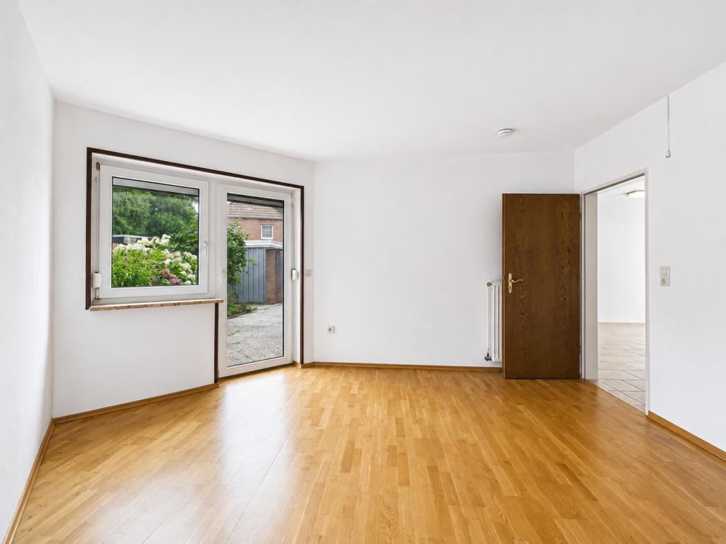 Zentral wohnen in Norden – gepflegter Bungalow mit Terrasse & Garage - Foto 3