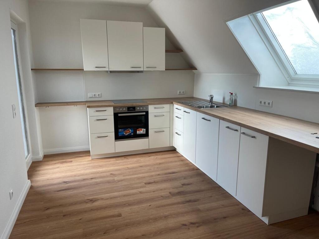 Zur Miete: Traumhafte 3 Zimmer Dachgeschosswohnung mit Balkon - Foto 2