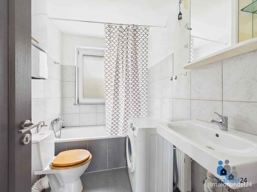 ***großzügige 2 Zimmerwohnung mit EBK & Balkon & Stellplatz ab sofort frei*** - Photo 4