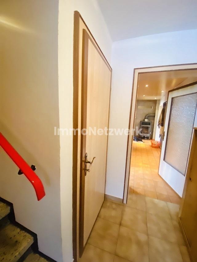 Treppenhaus Eingang EG Wohnung Flur