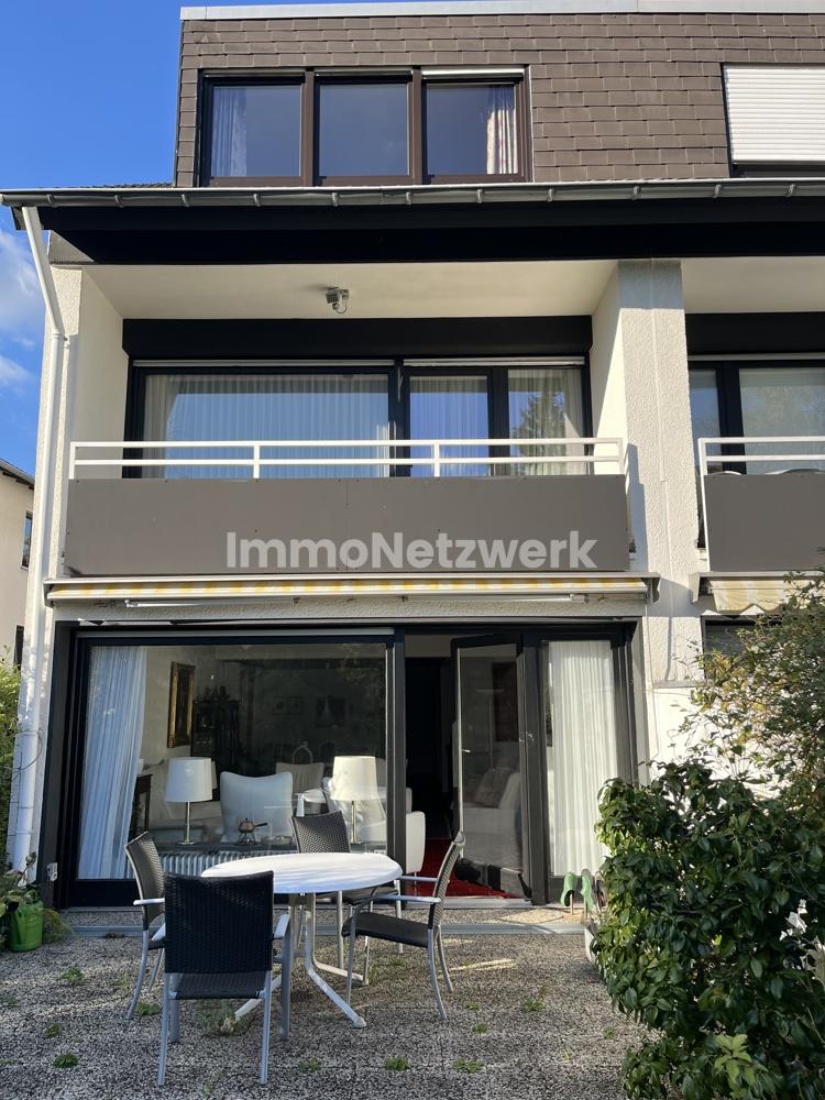 Rückseite mit Terrasse