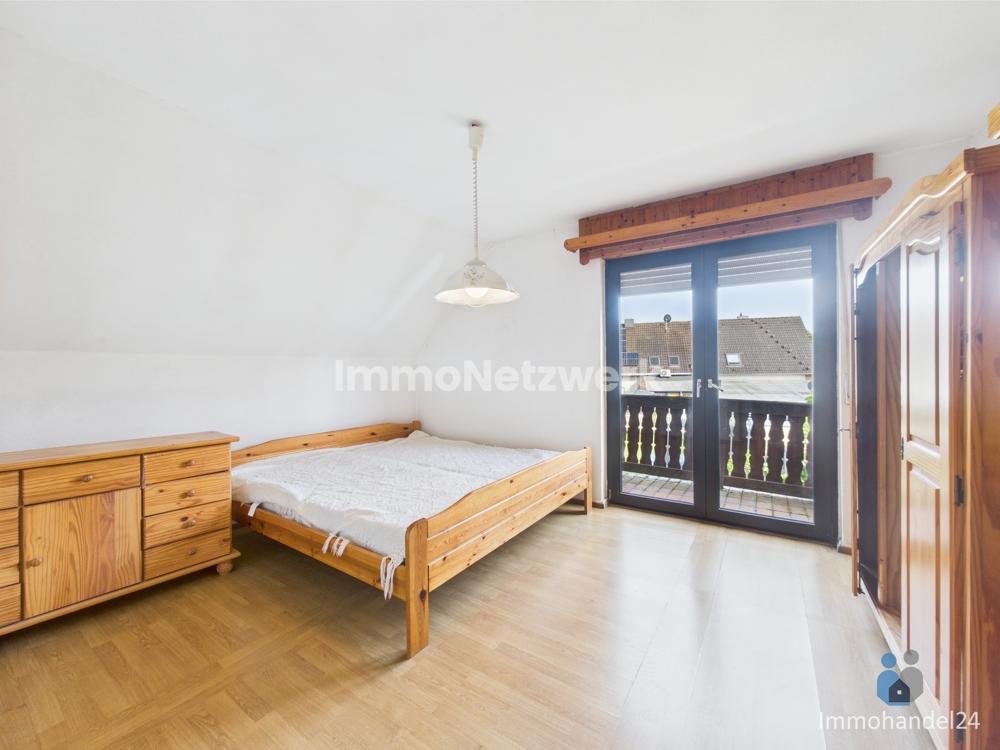 Schlafzimmer I mit Balkon