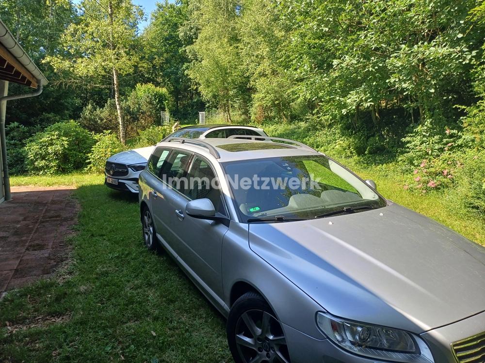 2 Parkplatz vor dem Haus