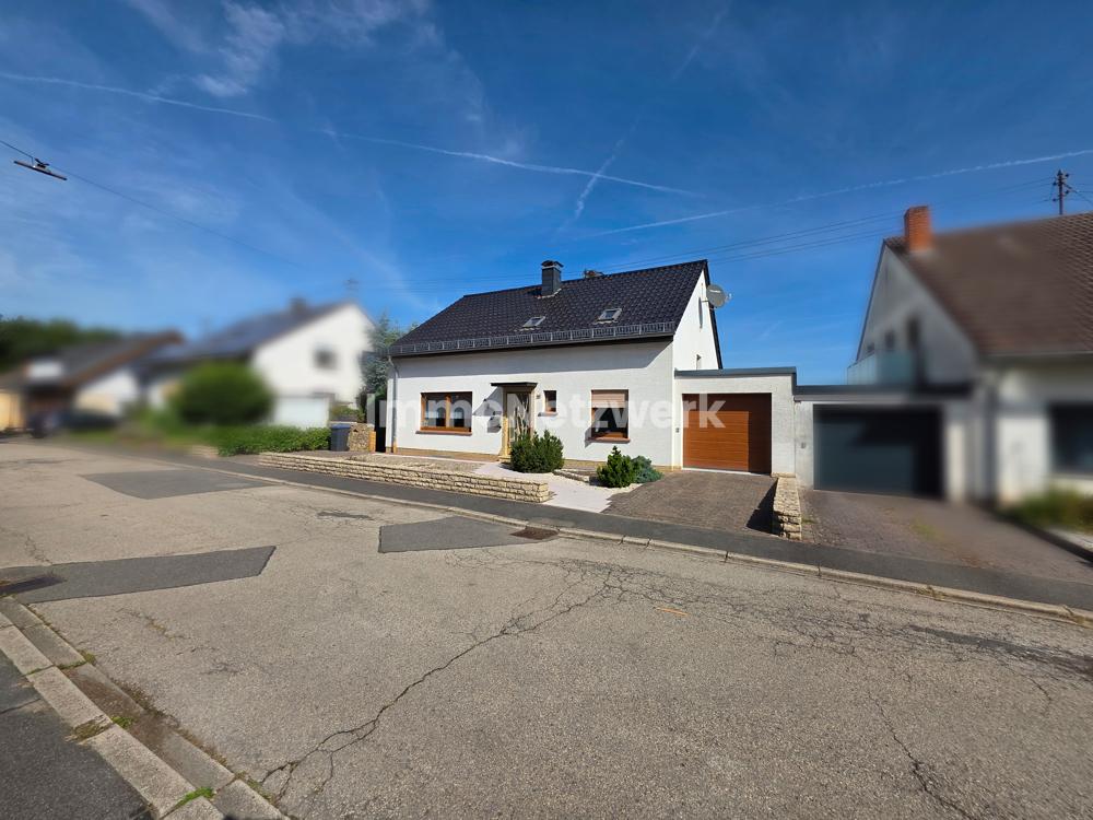 Immobilie in Konz - Großzügiges Einfamilienhaus, traumhafte Aussicht, Gartenidylle und Einlieger- oder Ferienwohnung - Bild 1