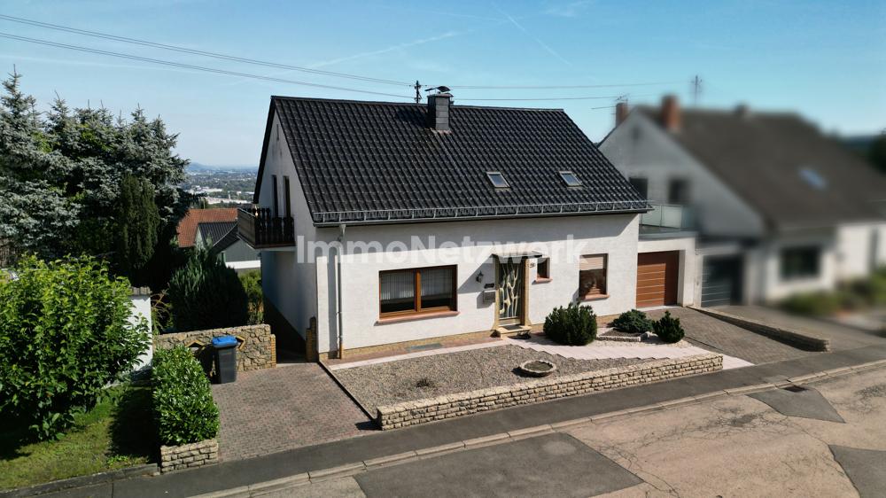 Immobilie in Konz - Großzügiges Einfamilienhaus, traumhafte Aussicht, Gartenidylle und Einlieger- oder Ferienwohnung - Bild 2