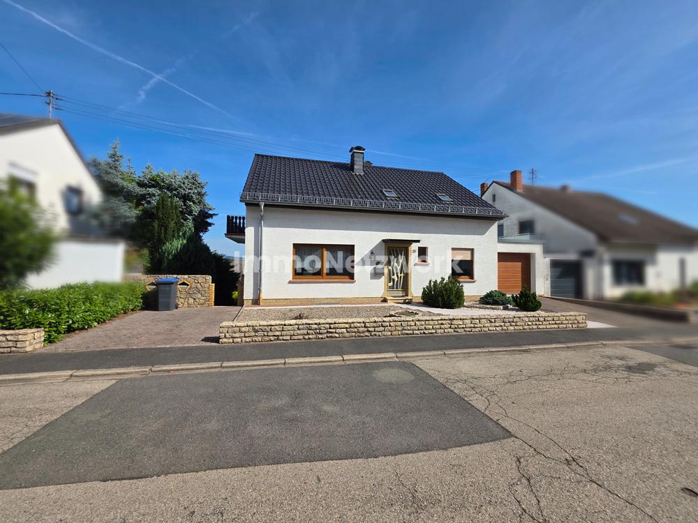 Immobilie in Konz - Großzügiges Einfamilienhaus, traumhafte Aussicht, Gartenidylle und Einlieger- oder Ferienwohnung - Bild 3