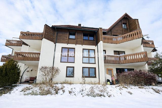 Immobilie in Naila - **Souterrainwohnung mit 3 Terrassen - Ein Wohntraum zwischen Natur, Licht und Raum** - Bild 3