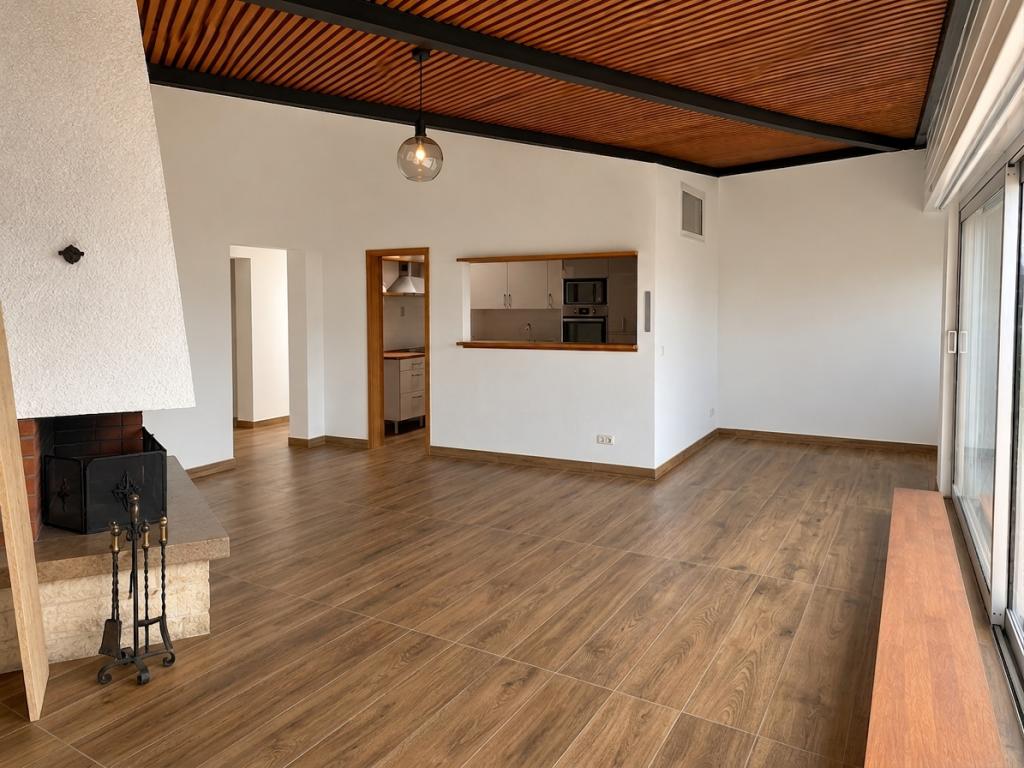 Hell und freundlich! Großzügige DG-Wohnung mit Loggia & Weitblick - Photo 1