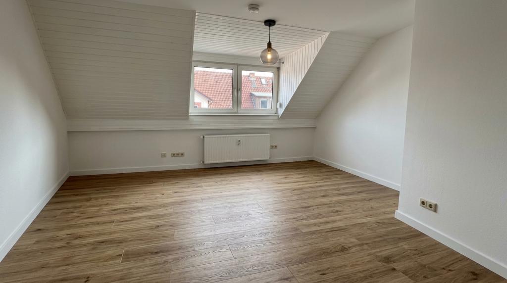 Hell und freundlich! Großzügige DG-Wohnung mit Loggia & Weitblick - Photo 4