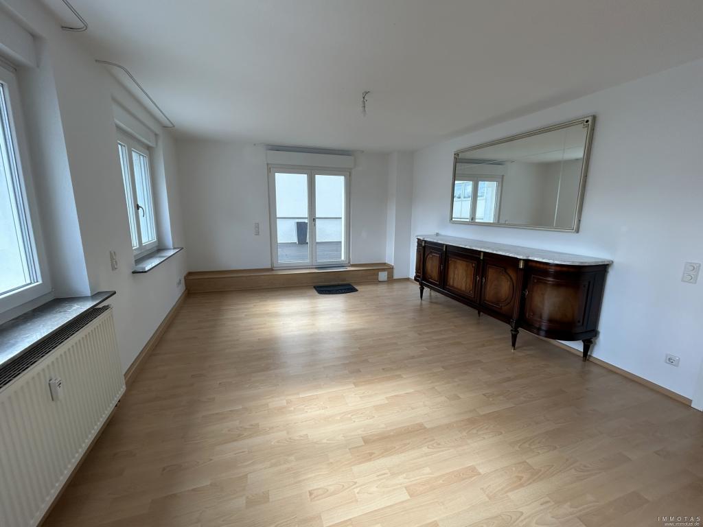 ZUR MIETE: 2-Zimmer-Wohnung mit Einbauküche und Dachterrasse - Photo 2