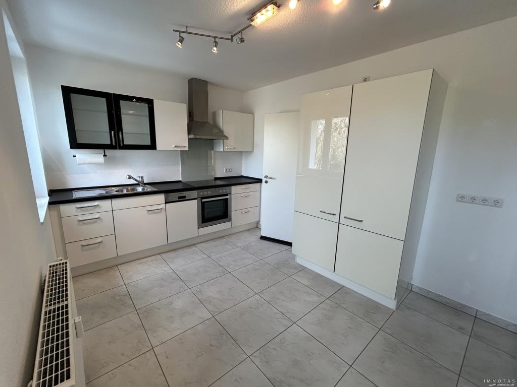 ZUR MIETE: 2-Zimmer-Wohnung mit Einbauküche und Dachterrasse - Photo 3