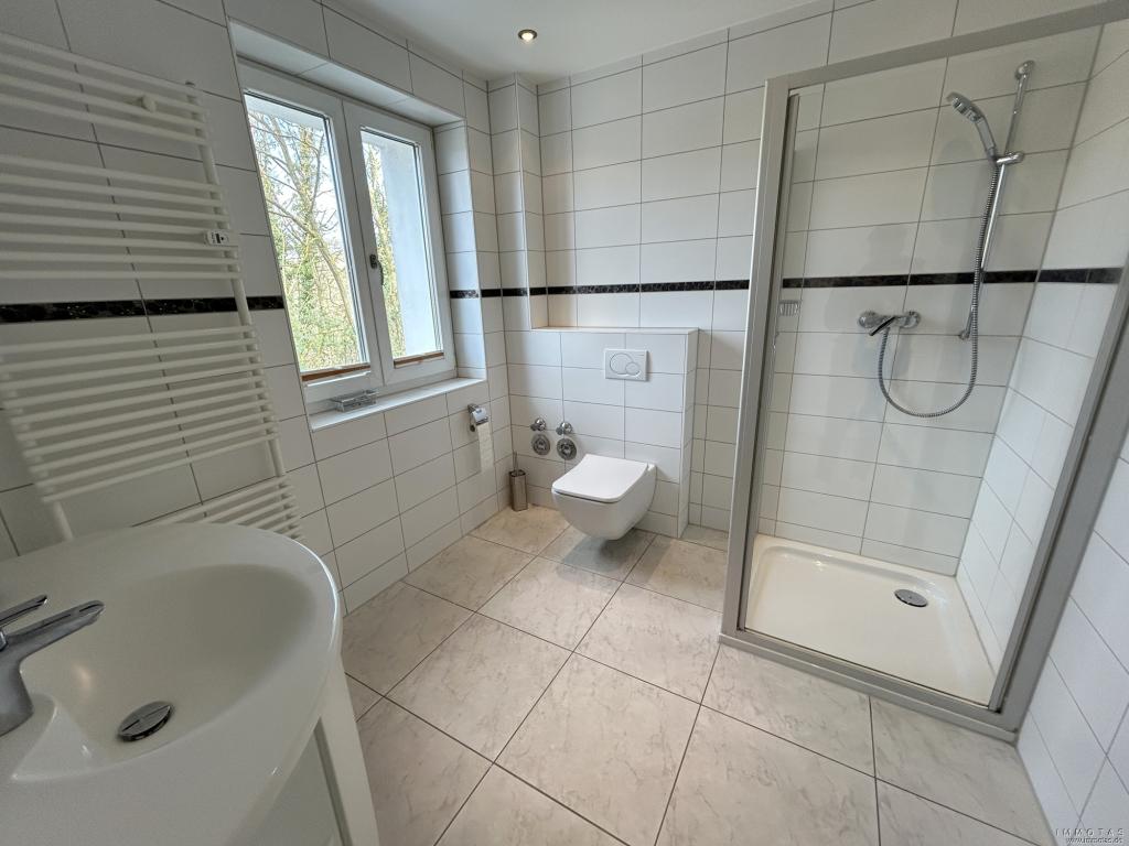 ZUR MIETE: 2-Zimmer-Wohnung mit Einbauküche und Dachterrasse - Photo 4