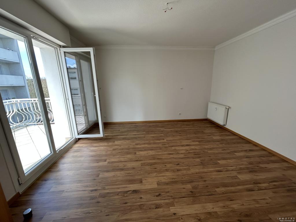 ZUR MIETE: Gepflegte 3-Zimmer-Wohnung mit Balkon und Einbauküche in Saarbrücken - Photo 1