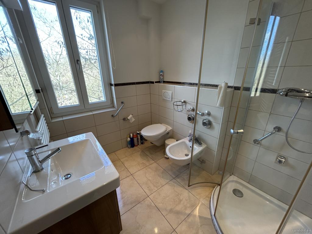 ZUR MIETE: Gepflegte 3-Zimmer-Wohnung mit Balkon und Einbauküche in Saarbrücken - Photo 3