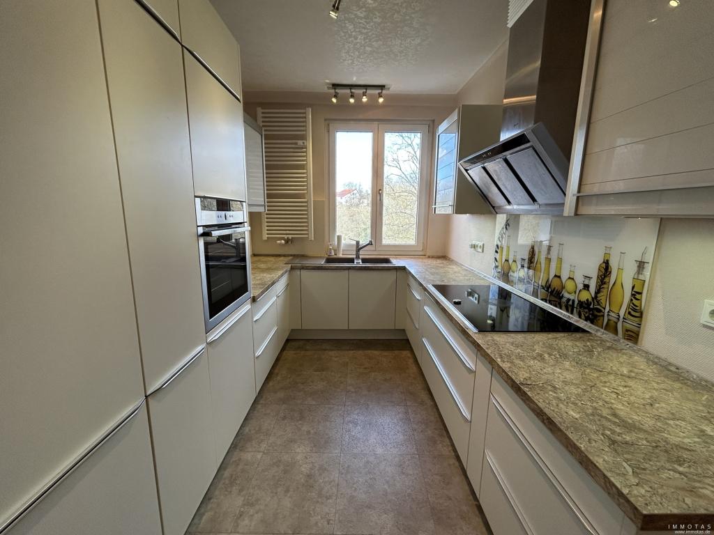 ZUR MIETE: Gepflegte 3-Zimmer-Wohnung mit Balkon und Einbauküche in Saarbrücken - Photo 2