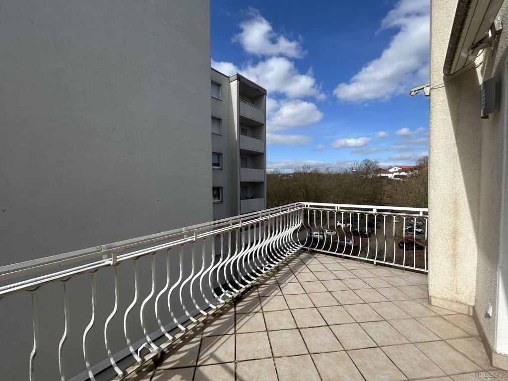 ZUR MIETE: Gepflegte 3-Zimmer-Wohnung mit Balkon und Einbauküche in Saarbrücken - Photo 4