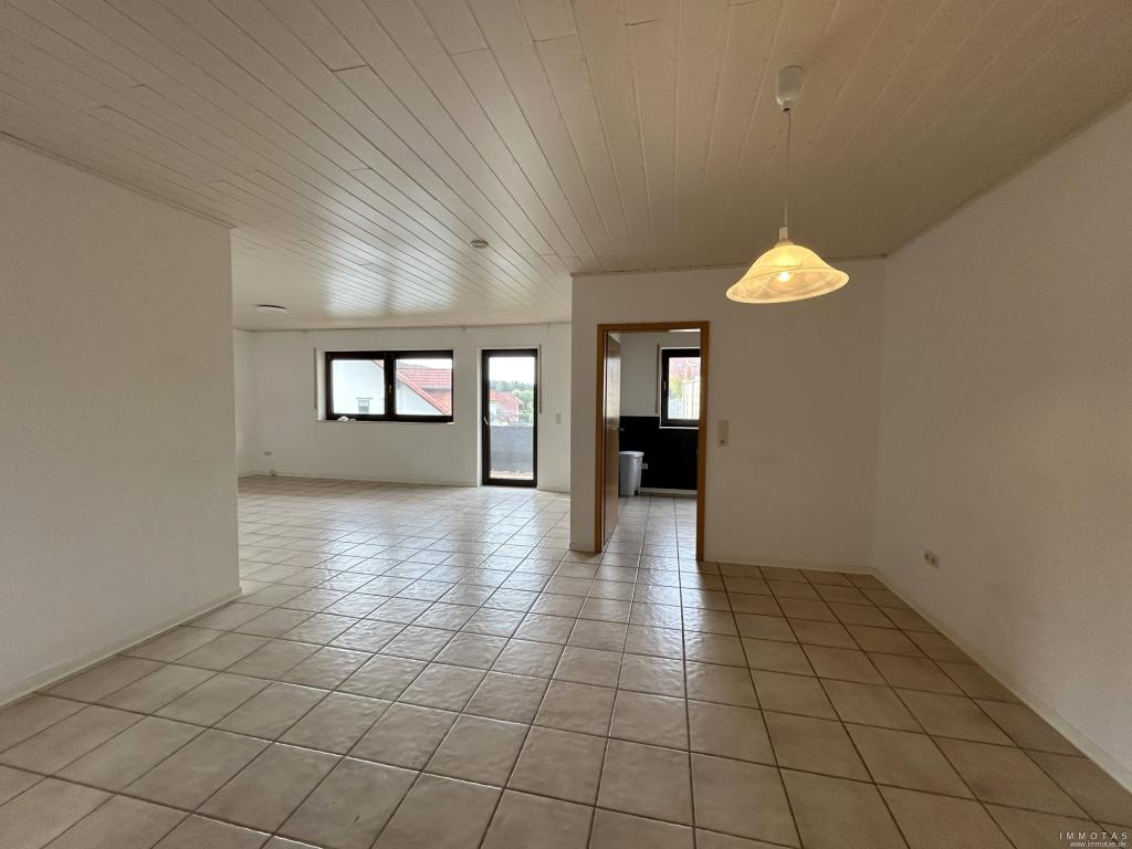 ZUR MIETE - Eigentumswohnung im Erdgeschoss mit Balkon und Garage - Photo 1