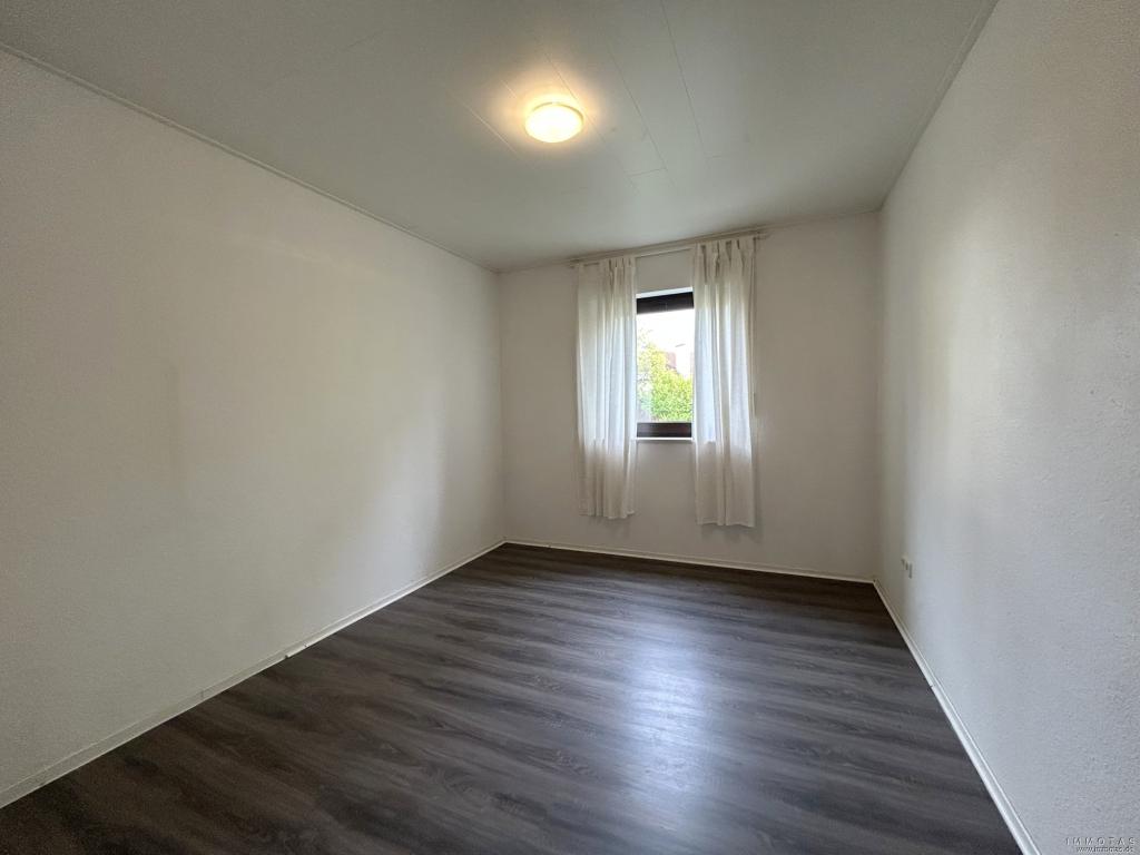 ZUR MIETE - Eigentumswohnung im Erdgeschoss mit Balkon und Garage - Photo 3