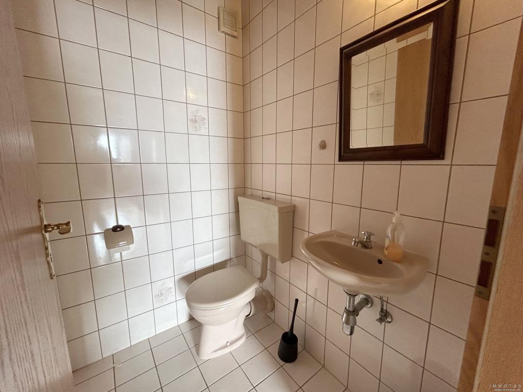ZUR MIETE - Eigentumswohnung im Erdgeschoss mit Balkon und Garage - Photo 5