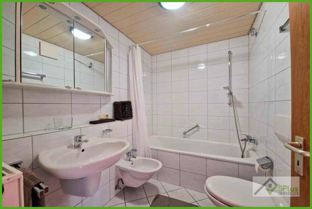 5Plus Immo Mietwohnung Inden/Altdorf Badezimmer