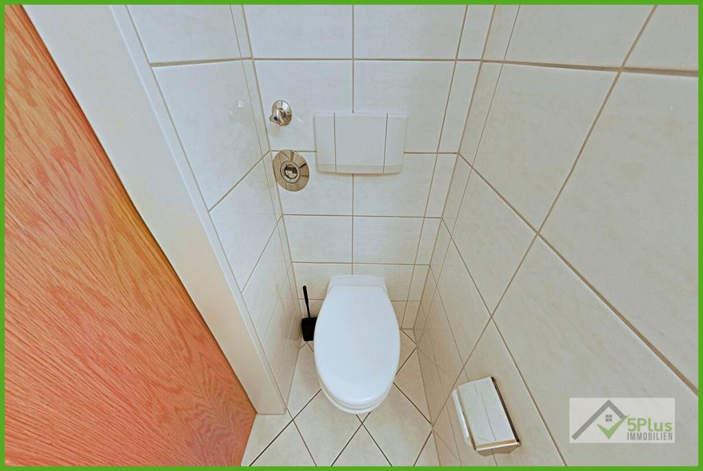 5Plus Immo Mietwohnung Inden/Altdorf Gäste-WC