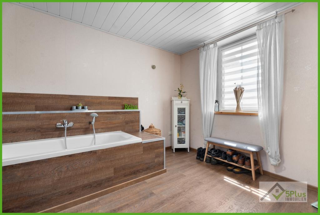 5Plus Immo Haus zum Kauf Niederzier Badezimmer EG