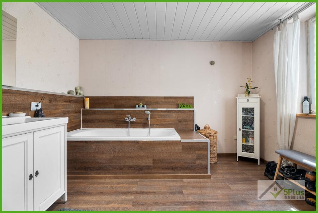 5Plus Immo Haus zum Kauf Niederzier Badezimmer EG