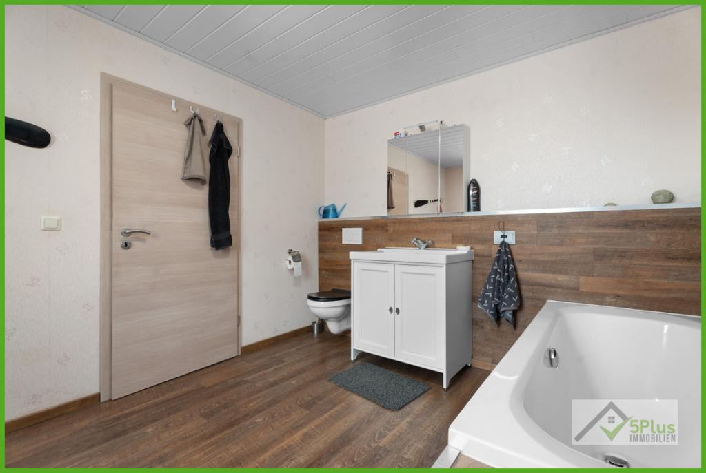 5Plus Immo Haus zum Kauf Niederzier Badezimmer EG