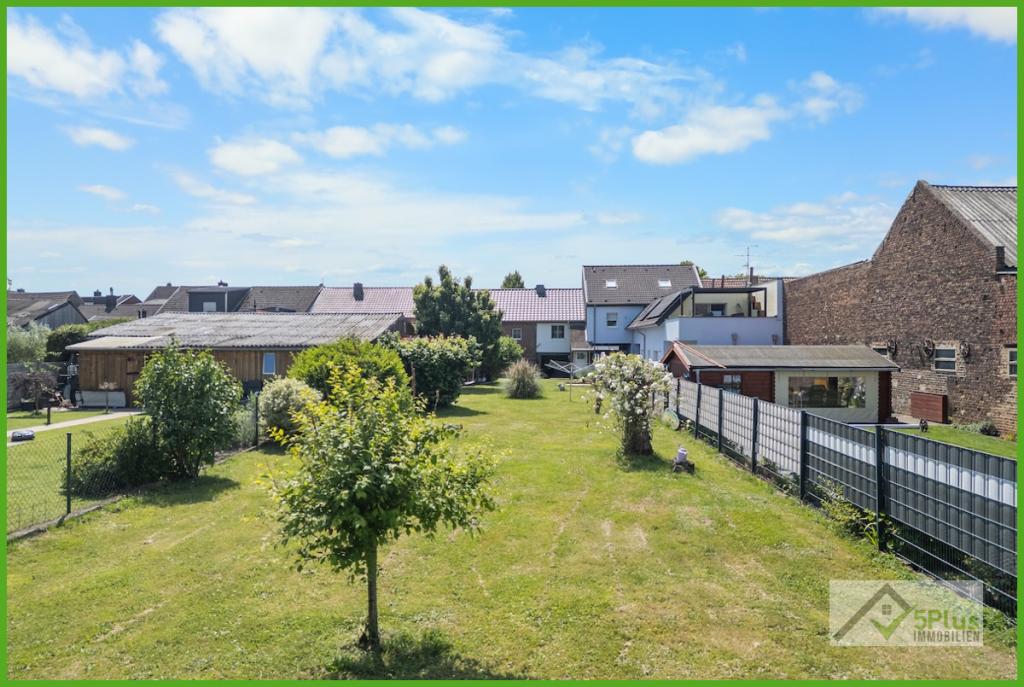5Plus Immo Haus zum Kauf Niederzier Drohnenaufnahme Garten