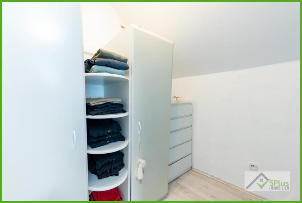 5Plus Immo Haus zum Kauf Eschweiler Ankleidezimmer OG
