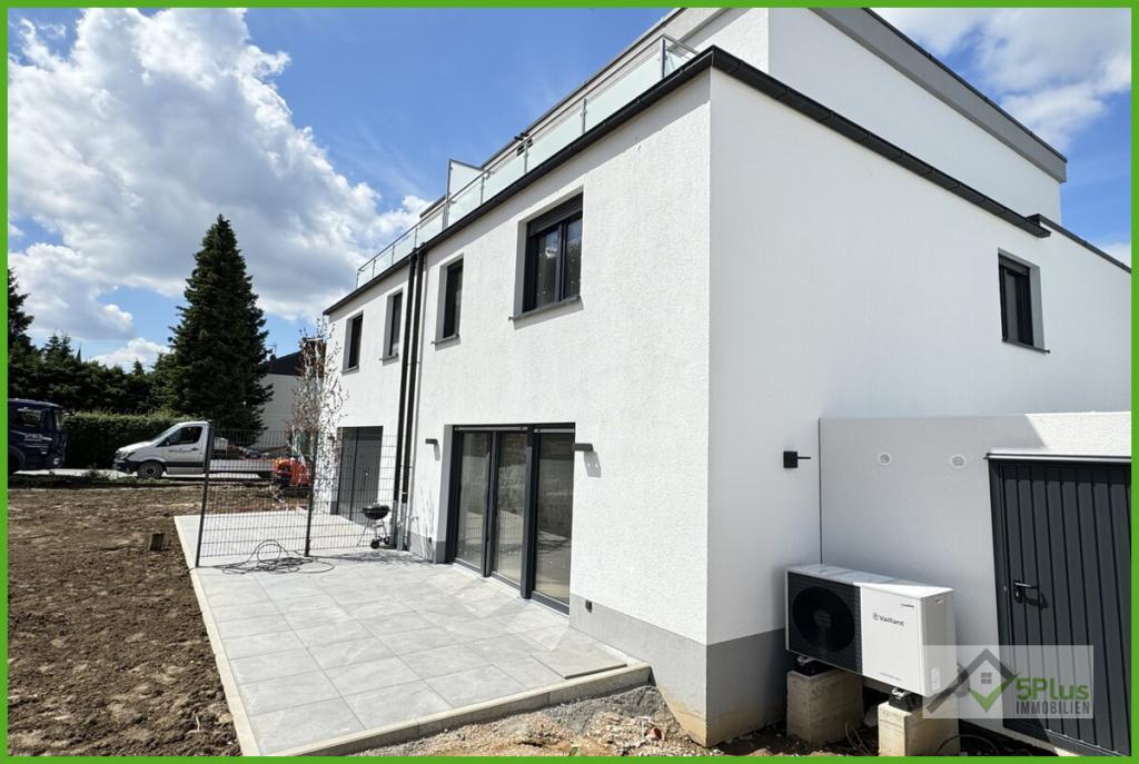 5Plus Immo Haus zur Miete Würselen Außenbereich Rückansicht Terrasse