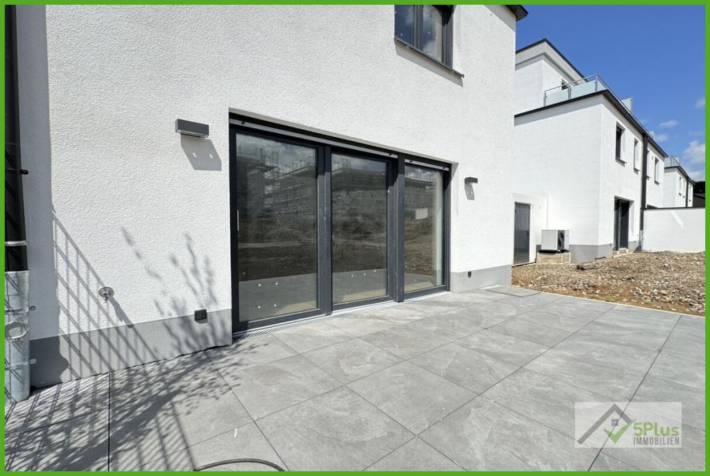 5Plus Immo Haus zur Miete Würselen Außenbereich Rückansicht Terrasse